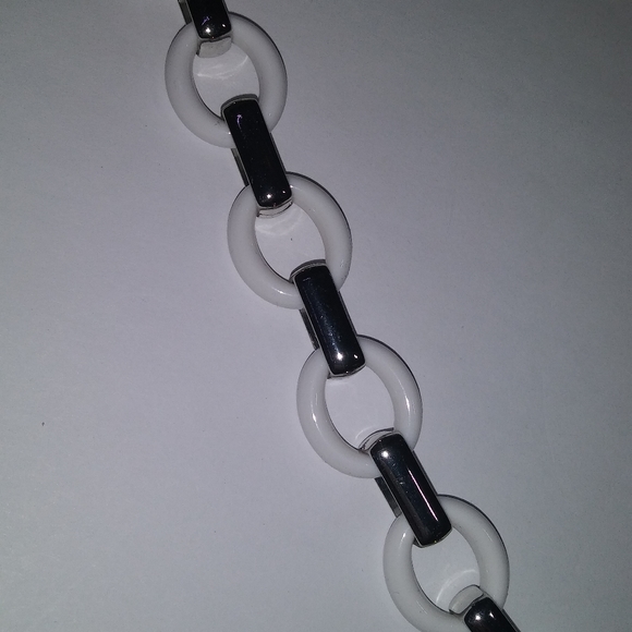 Earings - Picture 2 of 3